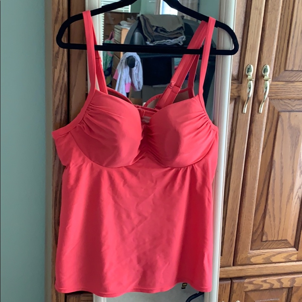 Land Bryant Cacique Swim top EUC Size 40 DD.